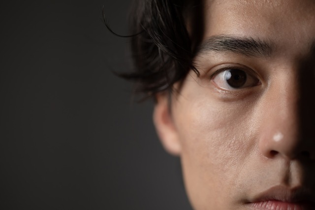 片目視力1.0の「落とし穴」。一級眼鏡作製技能士が、数値の先にある「両眼視」を語る理由